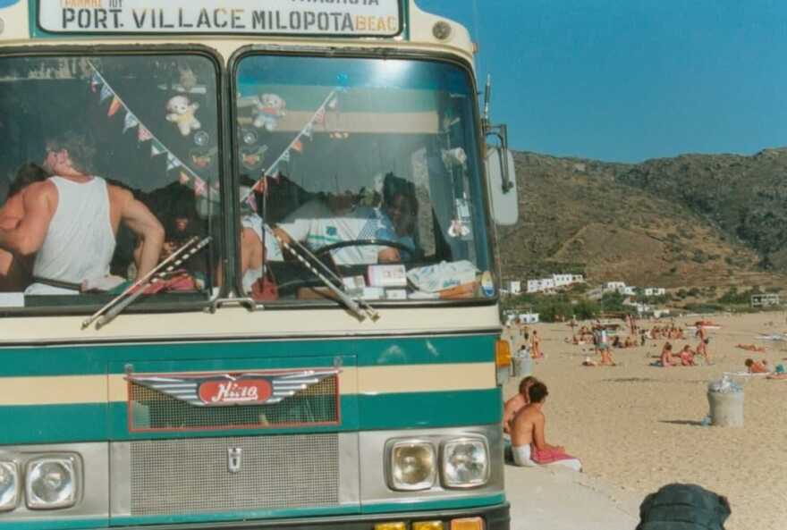 Ίος: Ένα μαγικό «ταξίδι» στην εποχή των χίπις αλλά και στα... ξέφρενα πάρτι του σήμερα - Εντυπωσιακό ντοκιμαντέρ