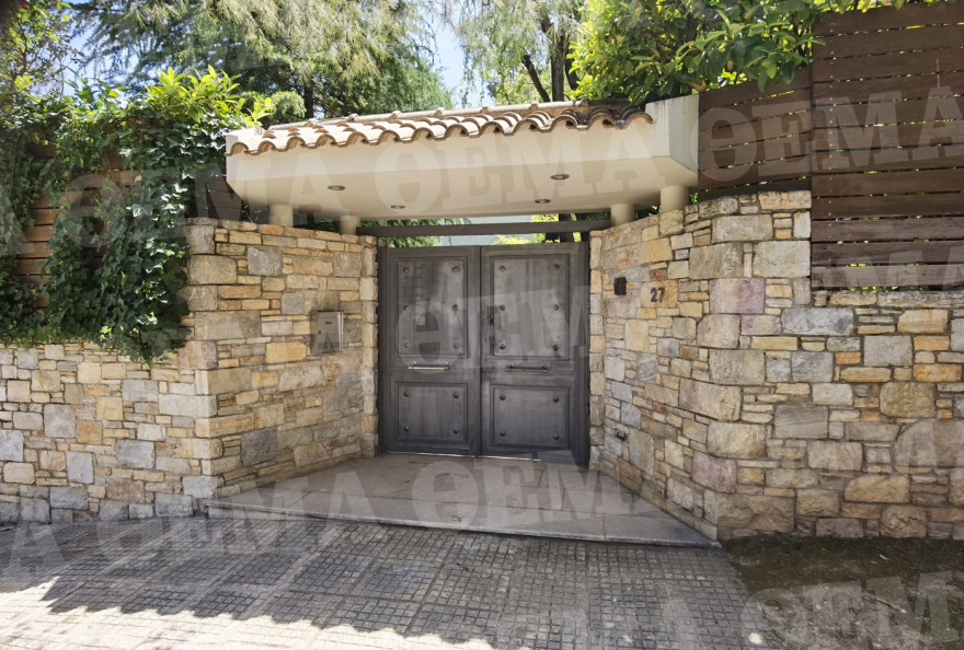 Διόνυσος: Αυτό είναι το σπίτι που έκαναν «λαμπόγυαλο» οι διαρρήκτες πριν από την καταδίωξη