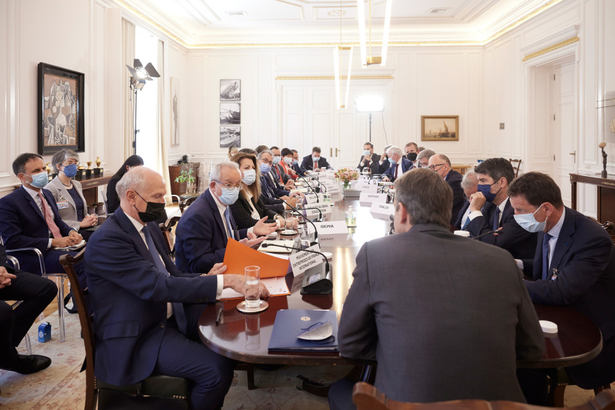 Μητσοτάκης - Συναντήθηκε με Γάλλους επιχειρηματίες: Είναι αλήθεια πως η Ελλάδα έχει επιστρέψει