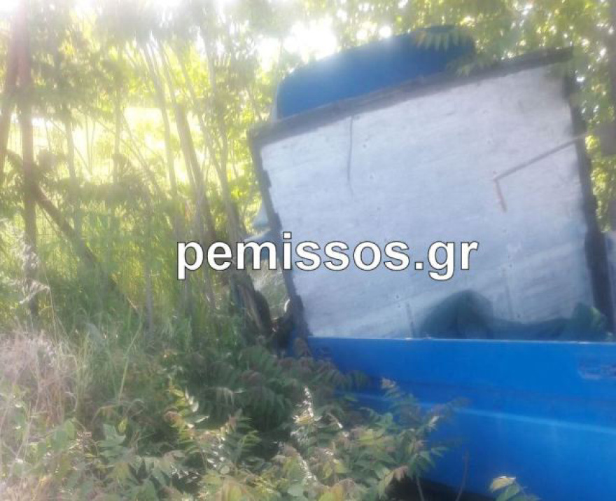 Τρομακτικό τροχαίο ατύχημα στην Αλίαρτο, σώθηκαν από θαύμα οδηγός και συνοδηγός