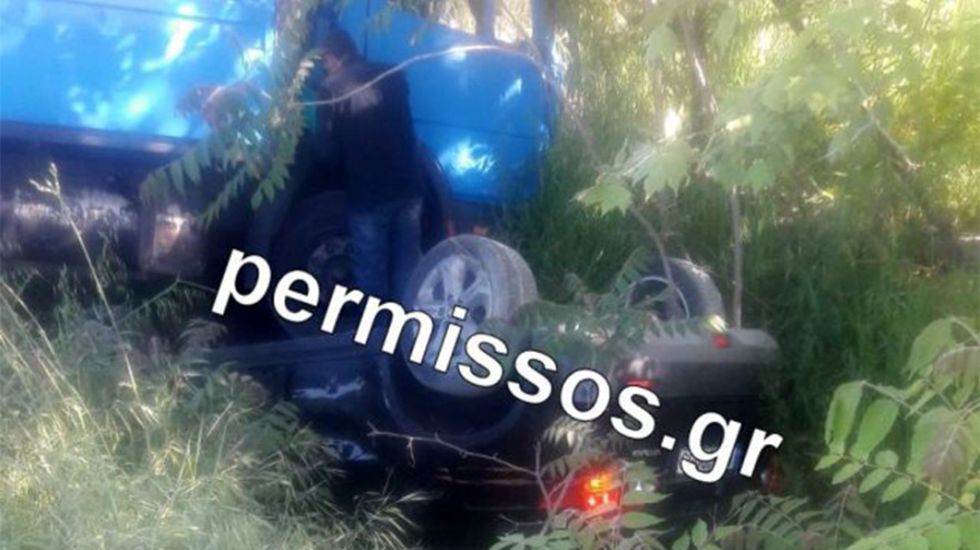 Τρομακτικό τροχαίο ατύχημα στην Αλίαρτο, σώθηκαν από θαύμα οδηγός και συνοδηγός