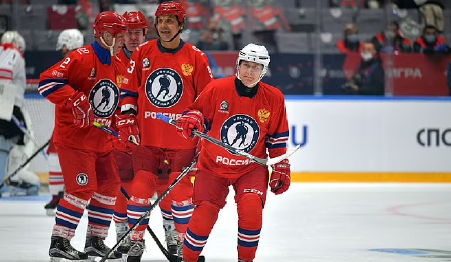 Βλαντιμίρ Πούτιν: Η απουσία από τον αγαπημένο του αγώνα χόκεϊ φουντώνει νέες φήμες για την υγεία του