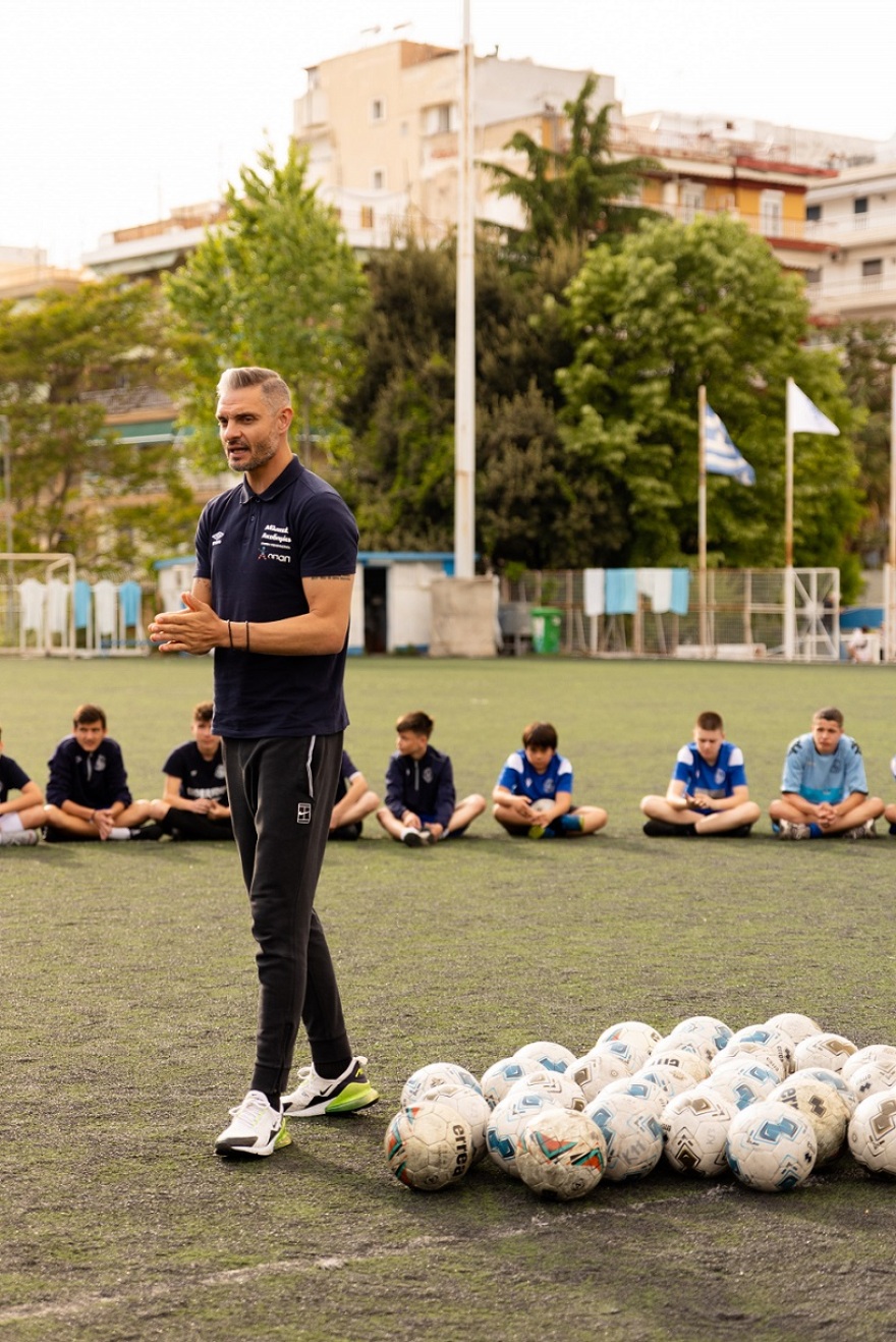 Ο πρωταθλητής Ευρώπης Άγγελος Χαριστέας συμβουλεύει τους μελλοντικούς πρωταθλητές 