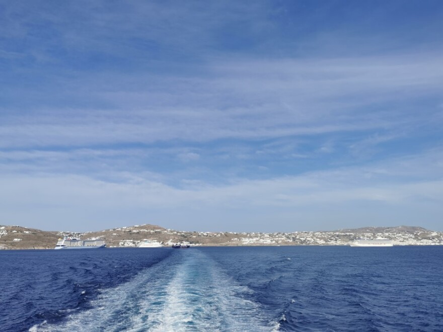 «Odyssey of the Seas»: Η πλωτή πολιτεία που... έκρυψε τη Μύκονο - Δείτε την απίθανη φωτογραφία!