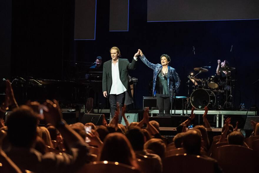 Στέφανος Κορκολής: Εντυπωσιακή «sold out» συναυλία στο Παλλάς - Δείτε βίντεο και φωτογραφίες