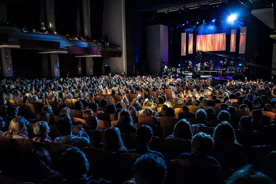 Στέφανος Κορκολής: Εντυπωσιακή «sold out» συναυλία στο Παλλάς - Δείτε βίντεο και φωτογραφίες