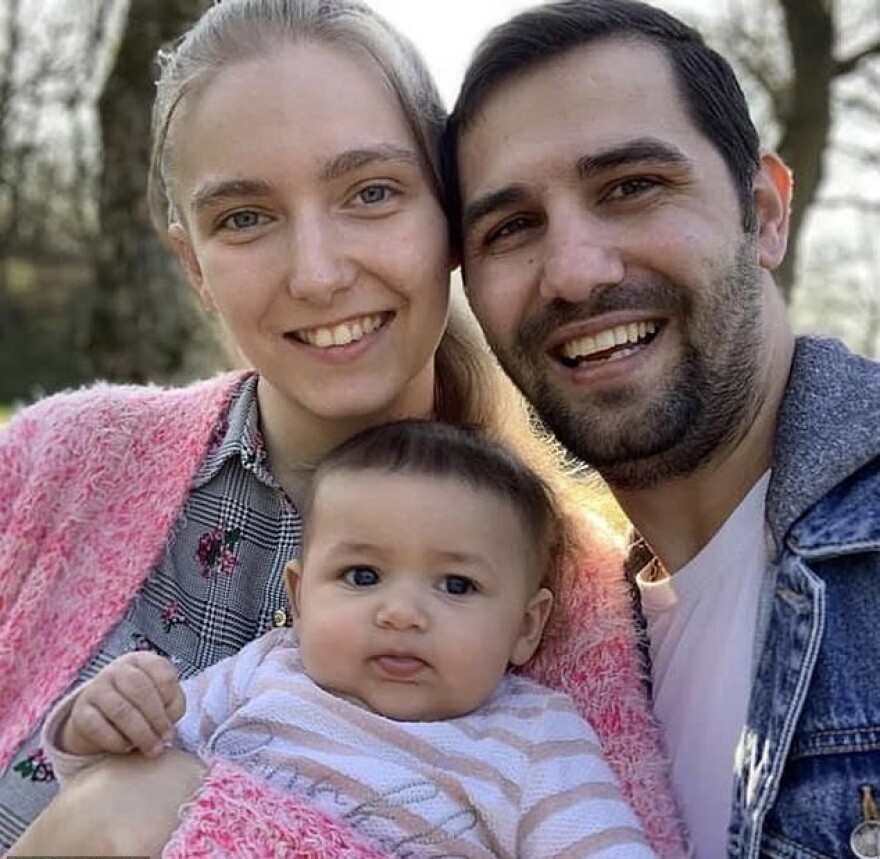 Βρετανία: Κράτησε το παιδί του βιαστή της, τον παντρεύτηκε και τον οδήγησε στη φυλακή 2 χρόνια μετά…