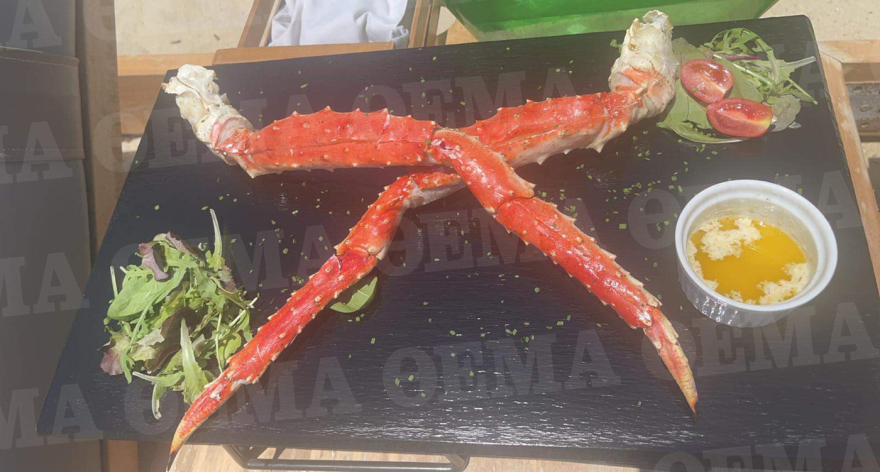 Κικίλιας: Ελέγχεται η επιχείρηση στη Μύκονο που χρέωσε 600 ευρώ τα καβουροπόδαρα σε τουρίστριες