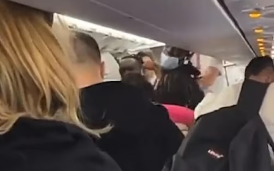 Βρετανία: Ροντέο σε πτήση Λονδίνο - Χανιά, οξύθυμος Βρετανός γρονθοκόπησε τον πιλότο κι άλλους επιβάτες