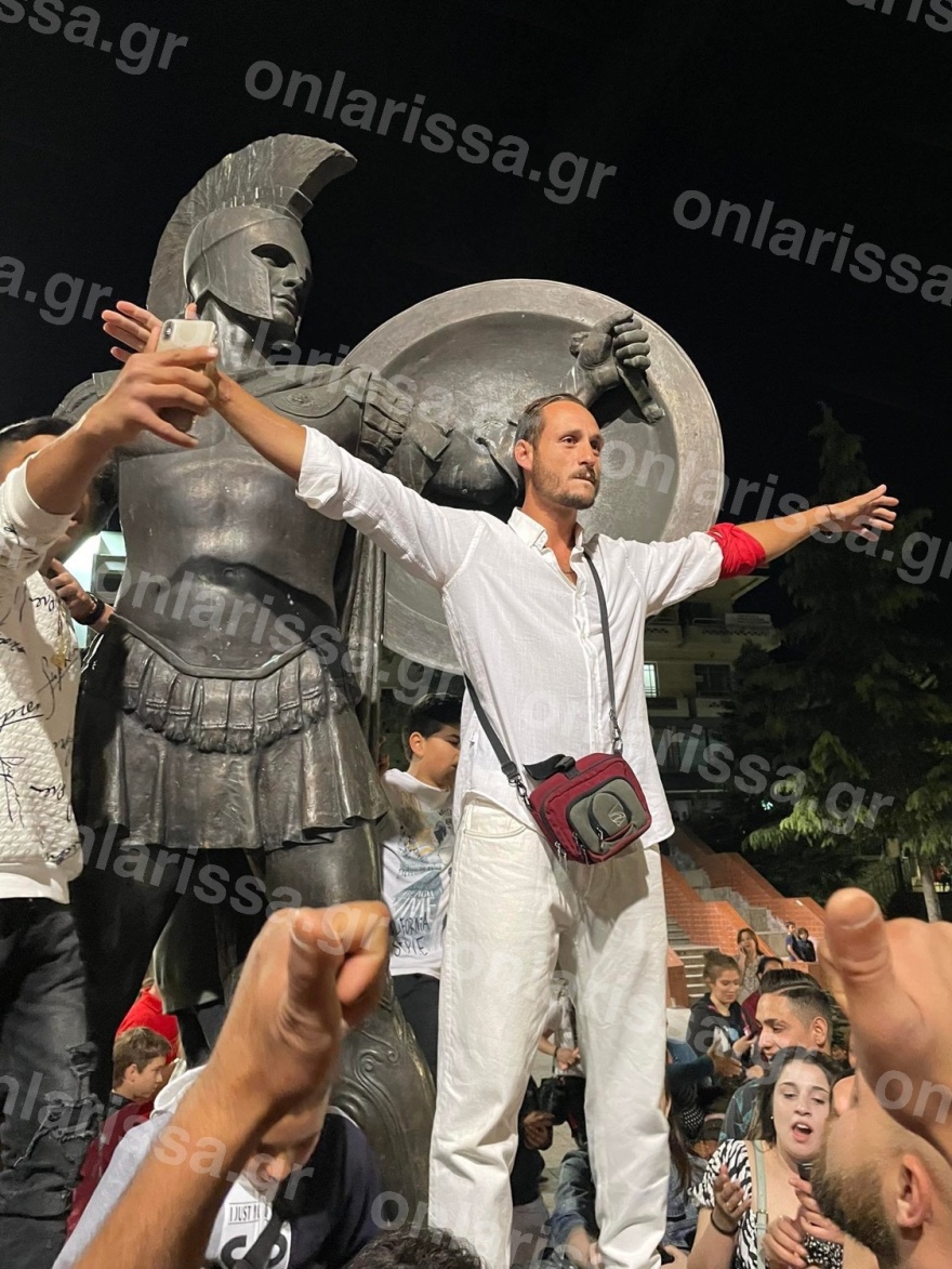 Survivor - Γιώργος Κατσαούνης: Τα Φάρσαλα υποδέχτηκαν τον «Τσακατσούκα» ως νέο... Αχιλλέα - Δείτε βίντεο και φωτογραφίες