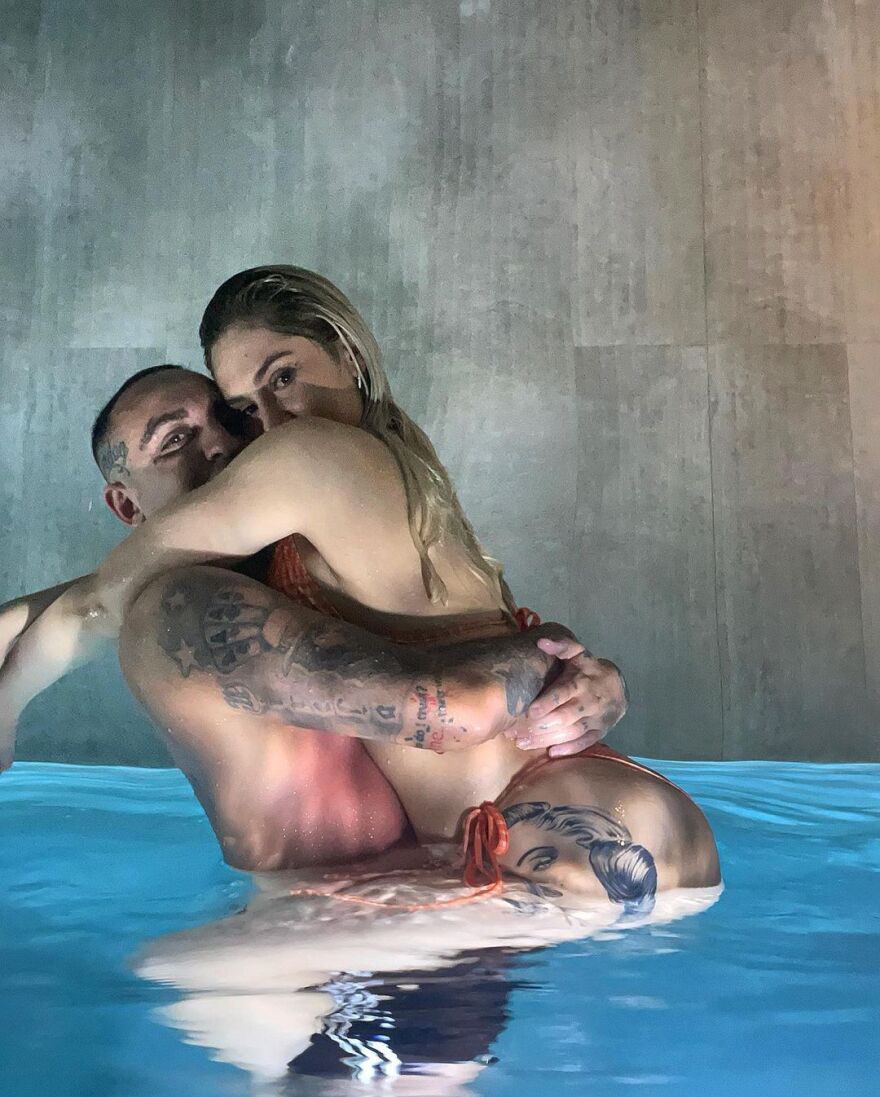 Έλενα Τσαγκρινού: Οι σέξι αγκαλιές με τον DJ Stephan