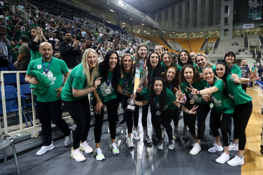 Παναθηναϊκός: Η απονομή της κούπας στις πρωταθλήτριες 