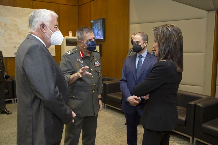 Επιτροπή «Ελλάδα 2021»: Δωρεά 20 οχημάτων μεταφοράς προσωπικού στις Ένοπλες Δυνάμεις 