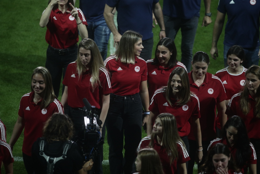  Ολυμπιακός: Η απονομή της κούπας στους πρωταθλητές 