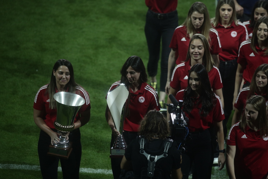  Ολυμπιακός: Η απονομή της κούπας στους πρωταθλητές 