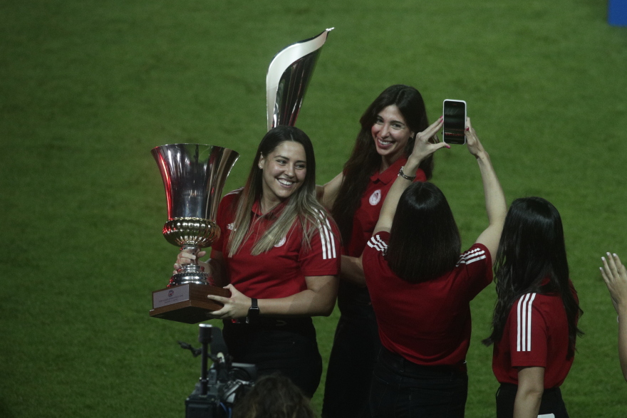  Ολυμπιακός: Η απονομή της κούπας στους πρωταθλητές 