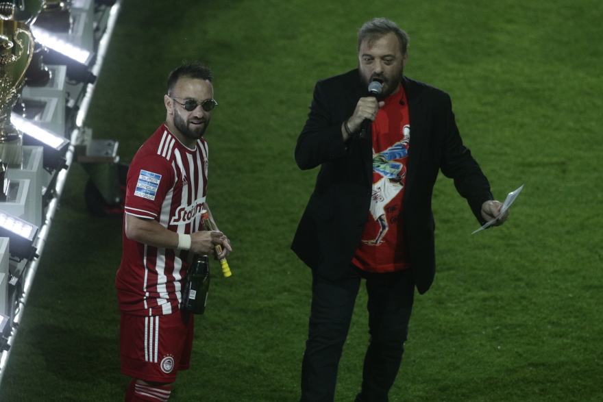  Ολυμπιακός: Η απονομή της κούπας στους πρωταθλητές 