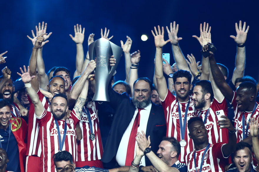  Ολυμπιακός: Η απονομή της κούπας στους πρωταθλητές 