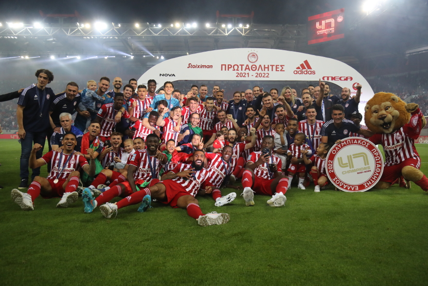  Ολυμπιακός: Η απονομή της κούπας στους πρωταθλητές 