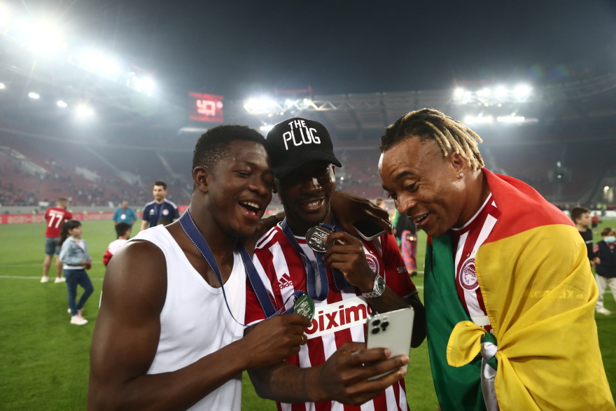  Ολυμπιακός: Η απονομή της κούπας στους πρωταθλητές 