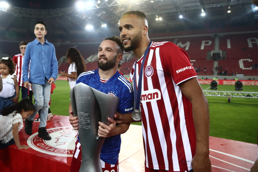  Ολυμπιακός: Η απονομή της κούπας στους πρωταθλητές 