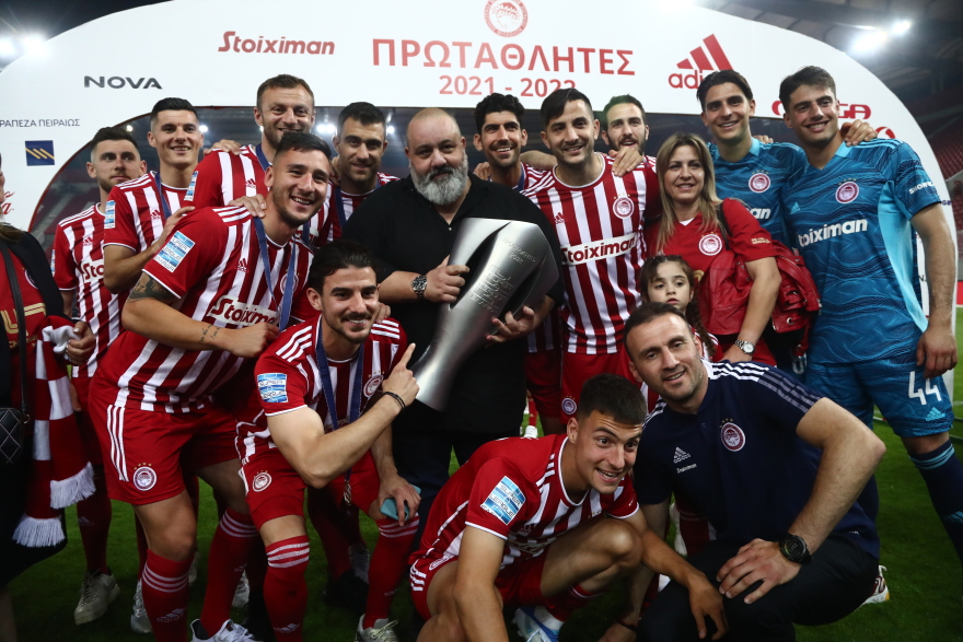  Ολυμπιακός: Η απονομή της κούπας στους πρωταθλητές 