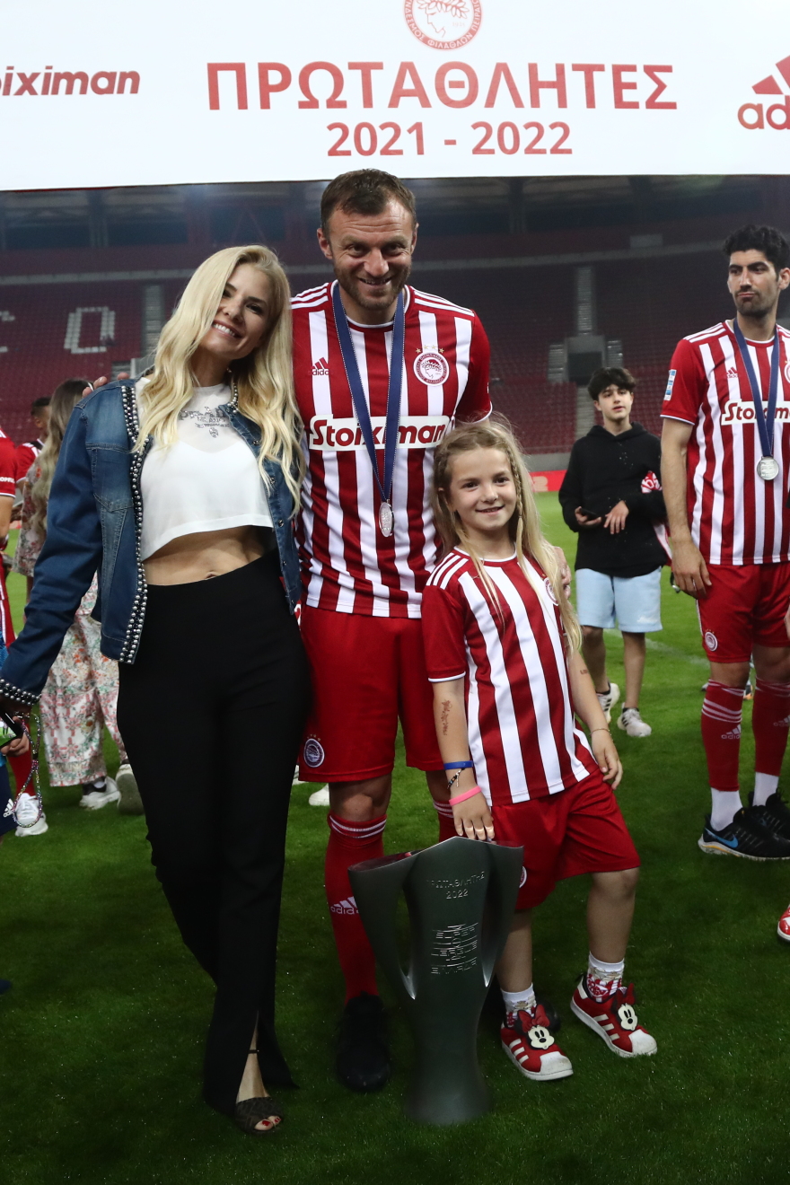  Ολυμπιακός: Η απονομή της κούπας στους πρωταθλητές 