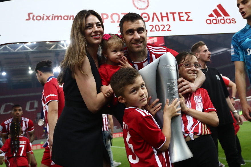  Ολυμπιακός: Η απονομή της κούπας στους πρωταθλητές 