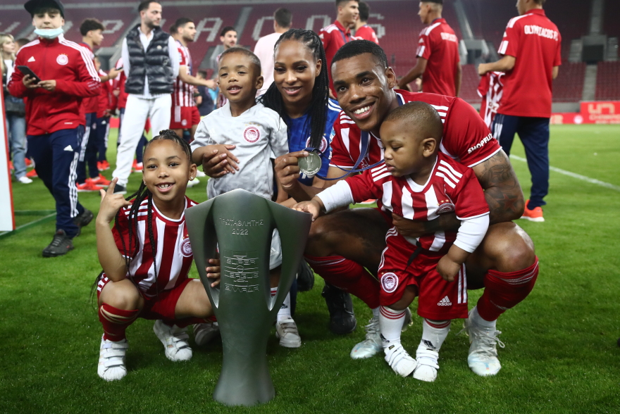  Ολυμπιακός: Η απονομή της κούπας στους πρωταθλητές 