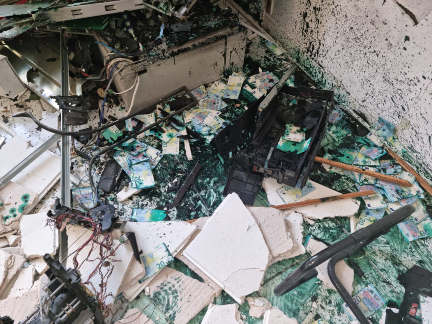 Οι ληστές του ΑΤΜ της Τρ. Πειραιώς έφυγαν με βαμμένα και άχρηστα χαρτονομίσματα