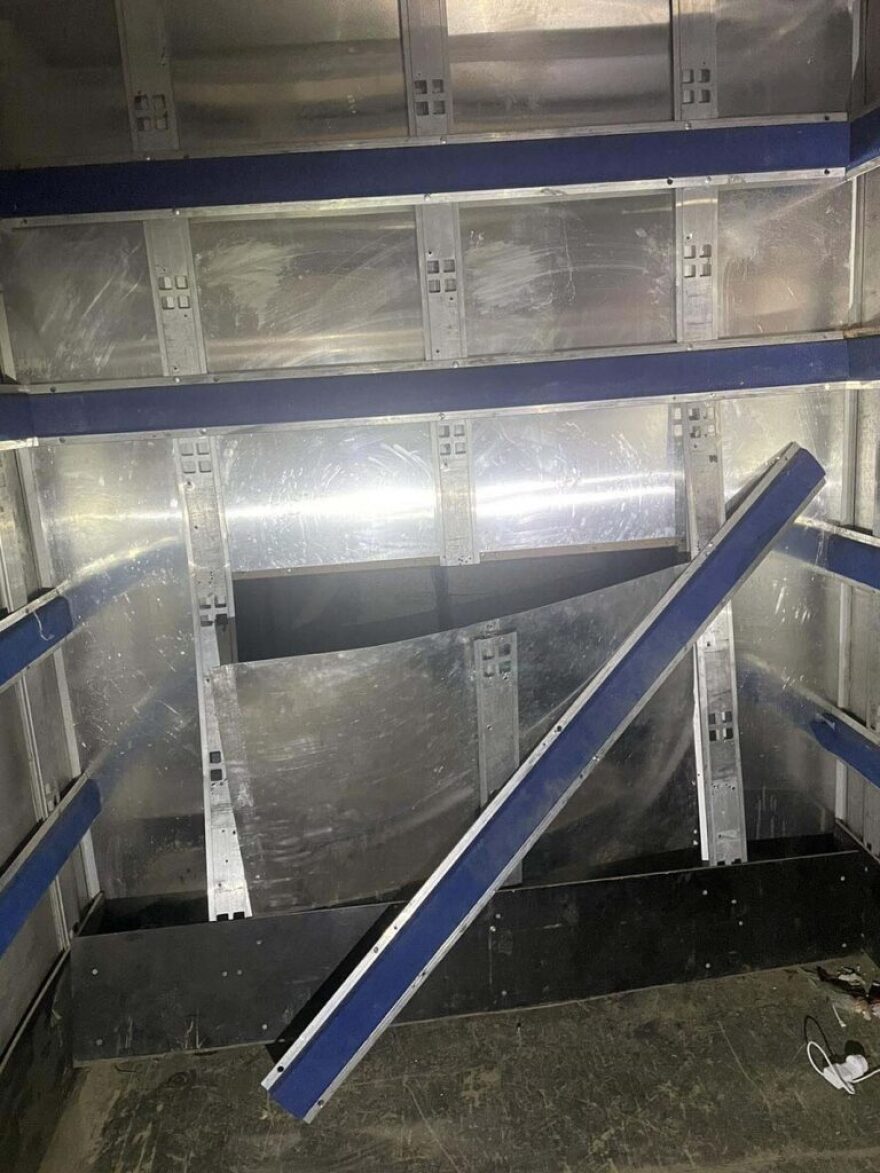 Θεσσαλονίκη: Μέσα σε κρύπτη φορτηγού μετέφεραν παράνομα επτά μετανάστες από τη Συρία (φωτογραφίες)