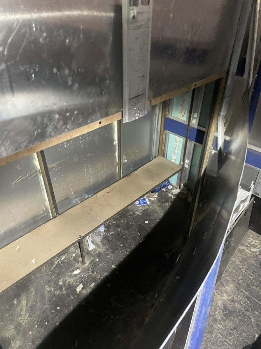 Θεσσαλονίκη: Μέσα σε κρύπτη φορτηγού μετέφεραν παράνομα επτά μετανάστες από τη Συρία (φωτογραφίες)