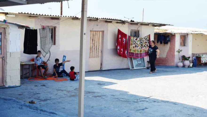 Έλληνες Ρομά: Η γλώσσα και η εκπαίδευσή τους