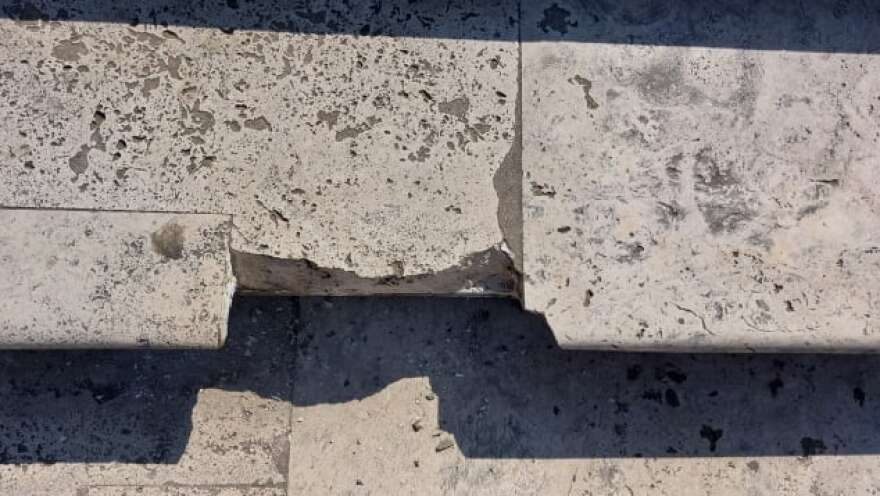 Σαουδάραβας οδήγησε τη Μαζεράτι του στα Ισπανικά Σκαλιά στη Ρώμη - Ζημιές στο μνημείο