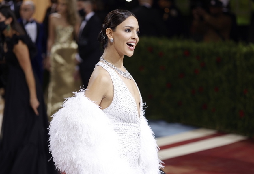 O Τζέισον Μομόα ξαναβρήκε τον έρωτα στο πρόσωπο της Έιζα Γκονζάλες