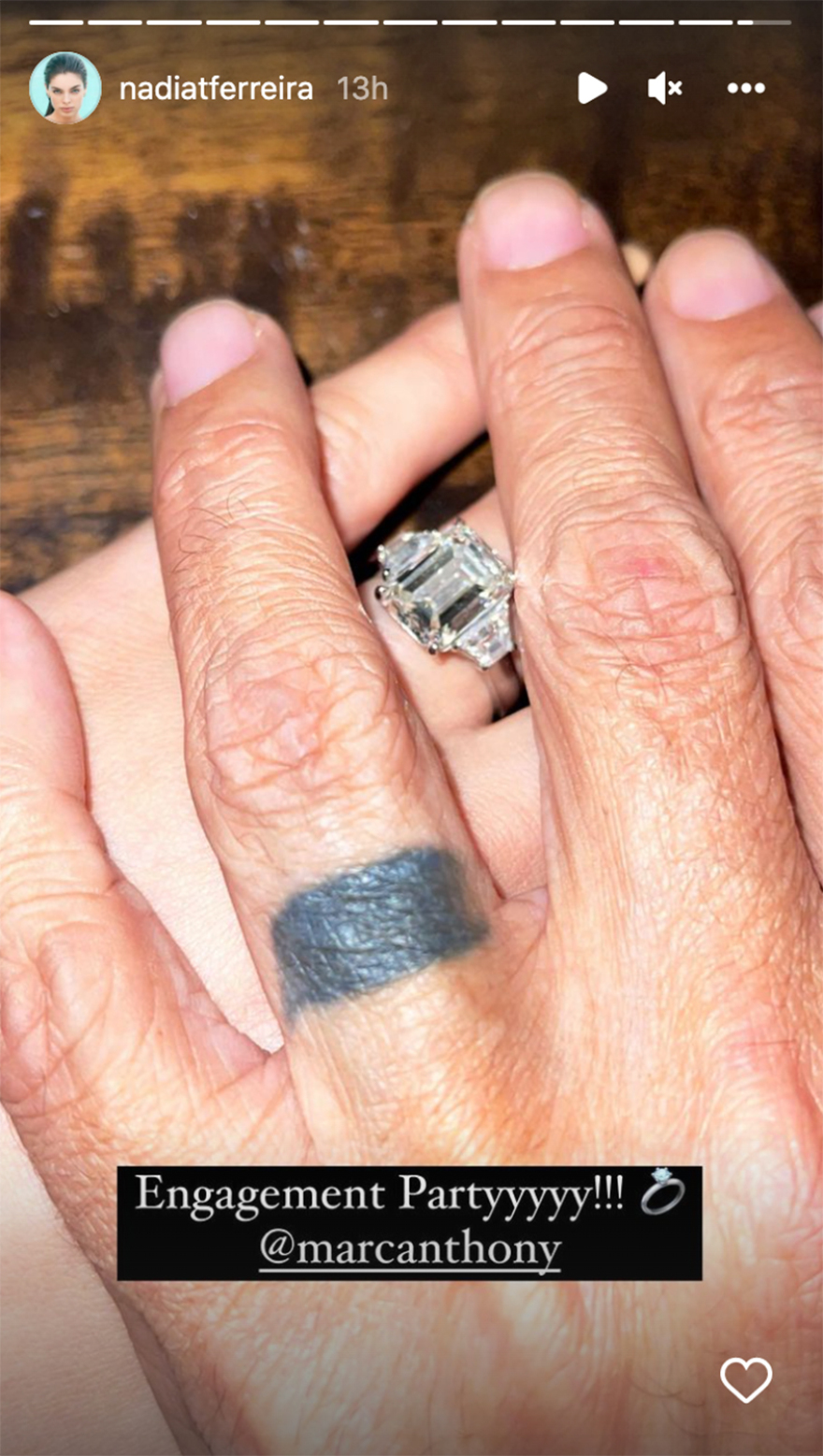 O Μαρκ Άντονι αρραβωνιάστηκε το 23χρονο μοντέλο Νάντια Φερέιρα