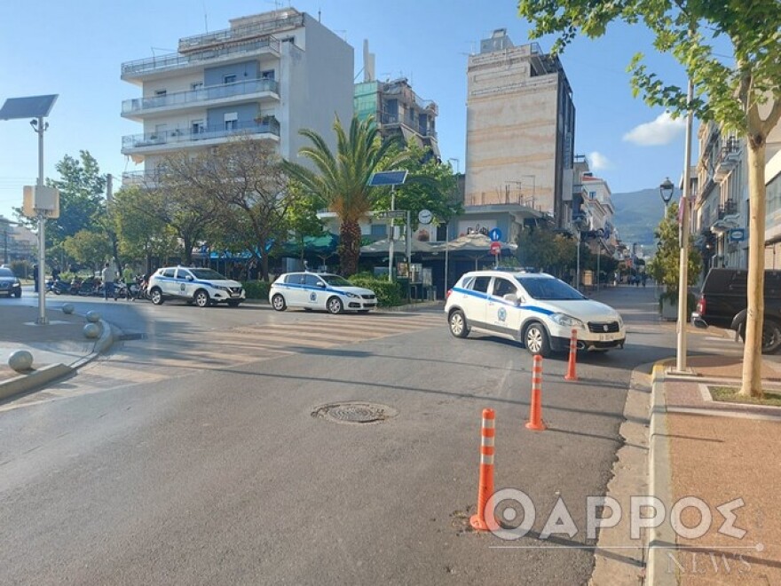 Καλαμάτα: Συνελήφθη άντρας που εισέβαλε με το αυτοκίνητό του στο προαύλιο της Τράπεζας της Ελλάδος