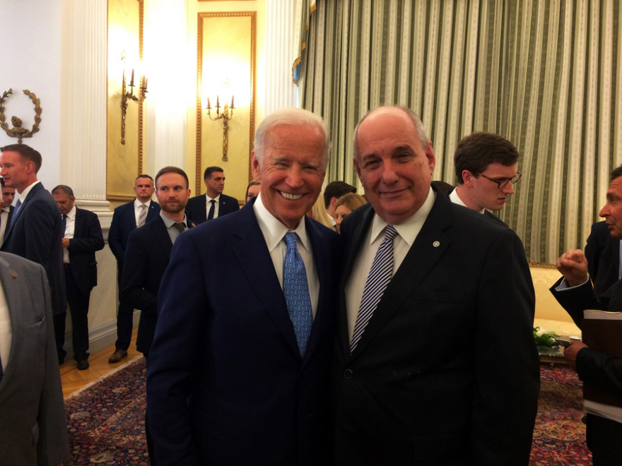 Γραβάτα με την ελληνική σημαία φόρεσε ο Μπάιντεν στη συνάντηση με Μητσοτάκη