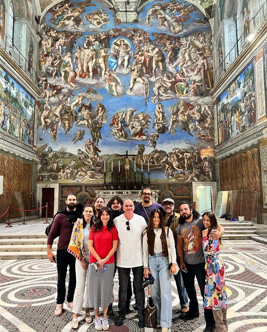 Αντιδράσεις για τις φωτογραφίες του Τζέισον Μόμοα μέσα στην «Καπέλα Σιστίνα» - Απολογήθηκε δημόσια