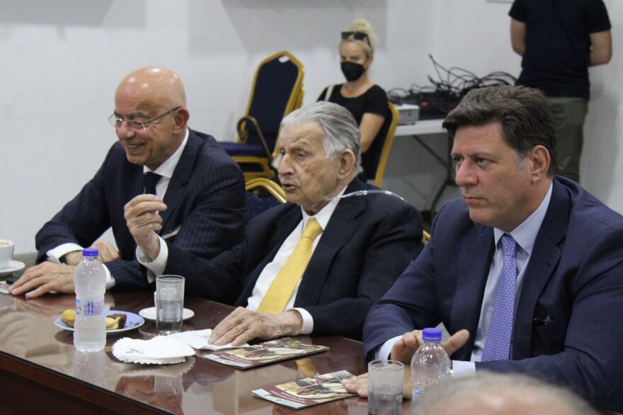 O  Γιάννης Βαρβιτσιώτης δώρισε 63 όπλα - κειμήλια στο Πολεμικό Μουσείο