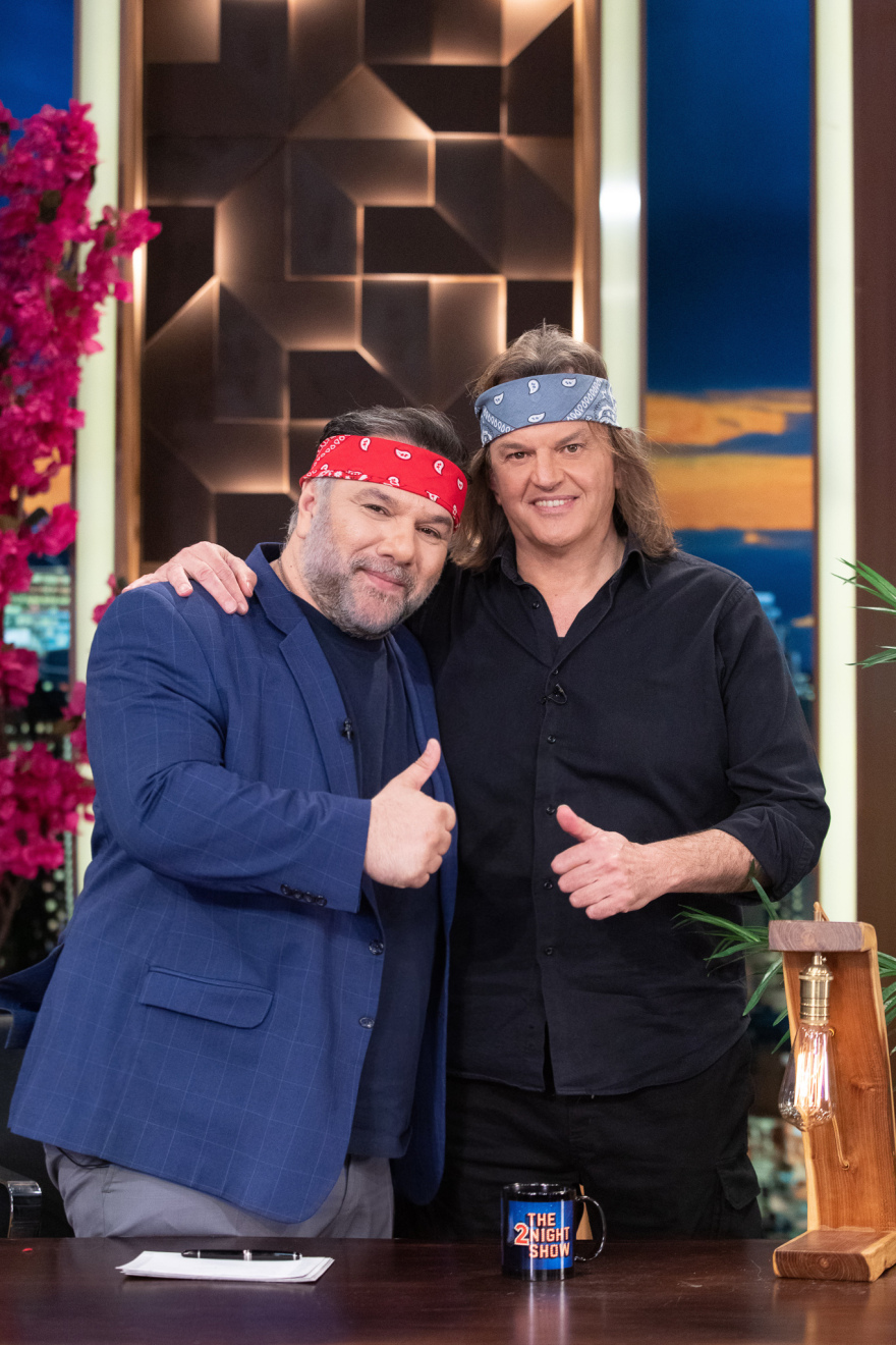 The 2night Show: Ο Γρηγόρης Αρναούτογλου υποδέχεται τον Κωνσταντίνο Τσαμαδό και τον Γιώργο Σαρρή