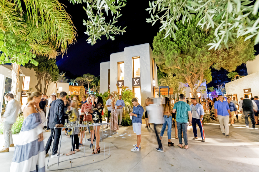 Μύκονος: Αντέχει την... ακρίβεια και φέρνει νέα brands