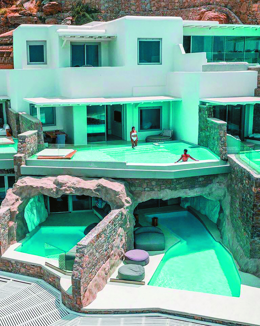 Μύκονος: Πόλεμος για παράνομα πάρτυ και «πειρατές ακινήτων»