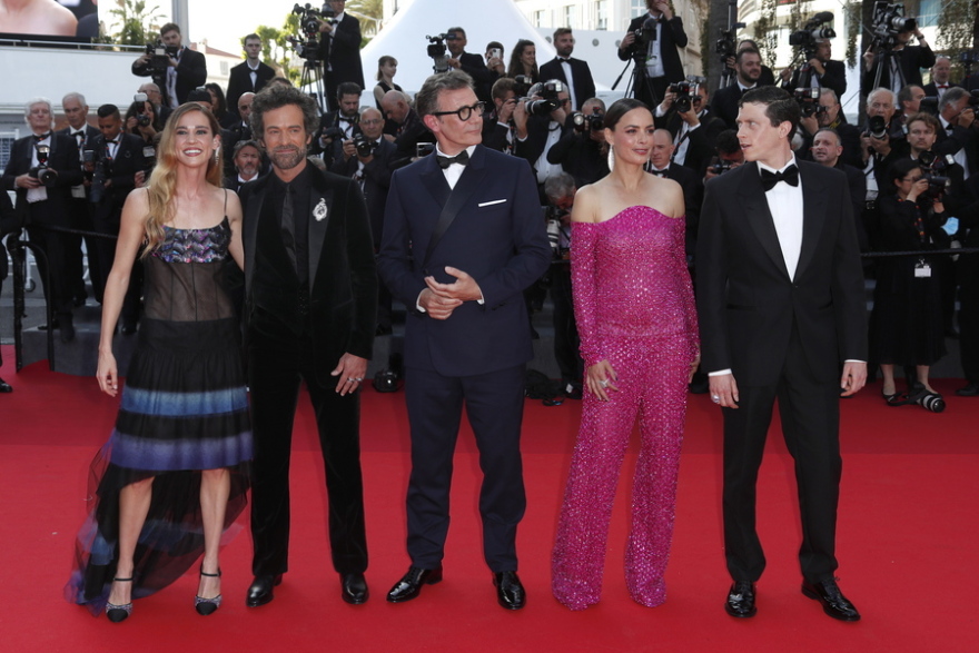 Φεστιβάλ Καννών 2022: Η Εύα Λονγκόρια, η Λασάνα Λιντς και η Τζούλιαν Μουρ «μαγνήτισαν» όλα τα βλέμματα