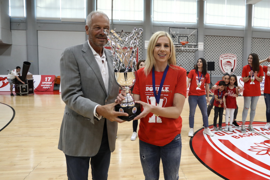 Ολυμπιακός: Απονομή και φιέστα πρωταθλήματος στο μπάσκετ γυναικών 