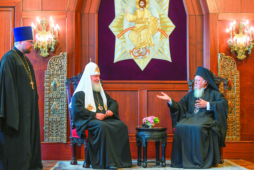 Από τη Μόσχα μέχρι το Άγιο Όρος: Ο Πούτιν κάνει πόλεµο και ο Κύριλλος... τον λιβανίζει