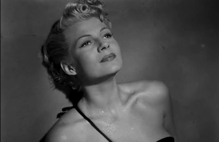 Ρίτα Χέιγουορθ: Το sex symbol, οι πέντε αποτυχημένοι γάμοι, η διαρκής κακοποίηση και ο μύθος της Τζίλντα