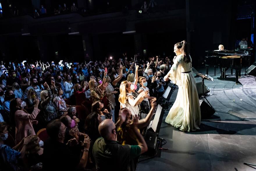 Στέφανος Κορκολής: «Όρθιο» όλο το Παλλάς στη δεύτερη συναυλία του - Δείτε βίντεο και φωτογραφίες