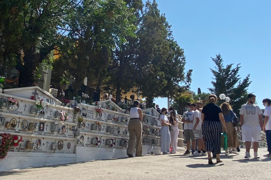 Σε κλίμα οδύνης το «τελευταίο αντίο» στον 14χρονο από τα Σεπόλια