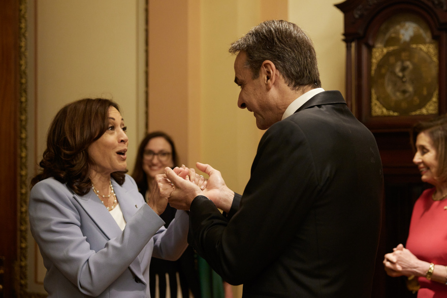 Το standing ovation στον Μητσοτάκη και οι αποθεωτικές αναρτήσεις Γερουσιαστών για την ομιλία του στο Κογκρέσο